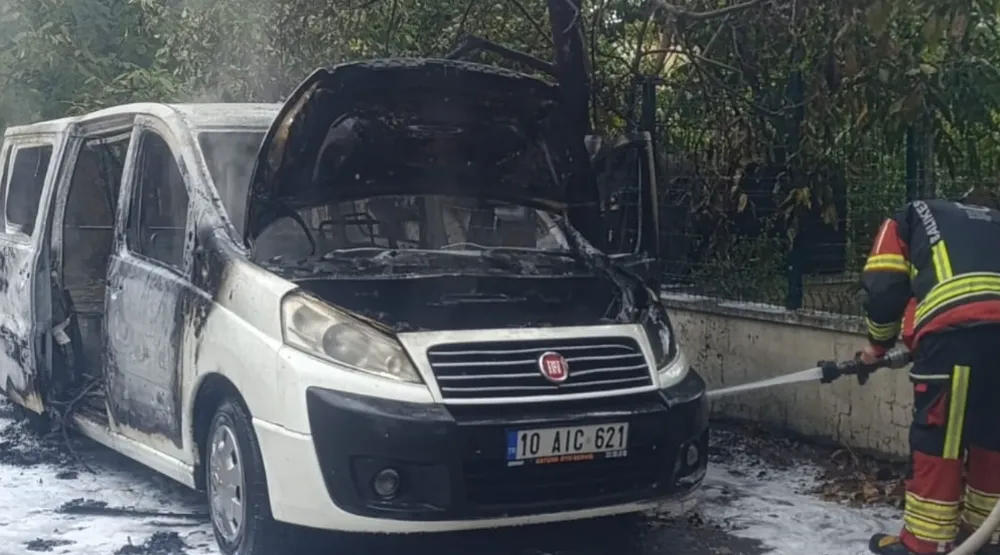 EDREMİT’TE ARAÇ YANGINI KORKUTTU