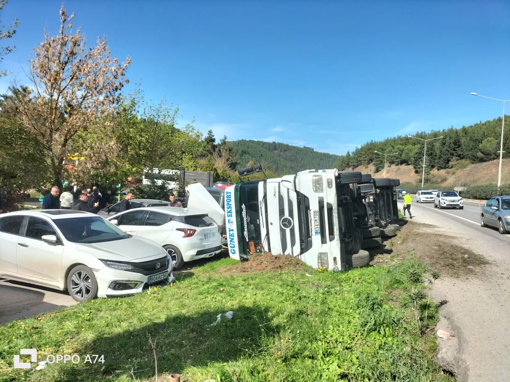 Değirmenboğazı Mevkiinde Yağ Yüklü Tanker Devrildi: 7 Araç Hasar Gördü
