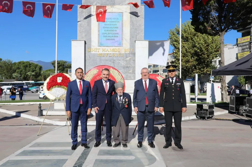 Edremit’te Cumhuriyet’in 102. Yılı Coşkuyla Kutlandı