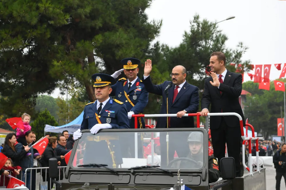BALIKESİR’DE 29 EKİM CUMHURİYET BAYRAMI COŞKUYLA KUTLANDI