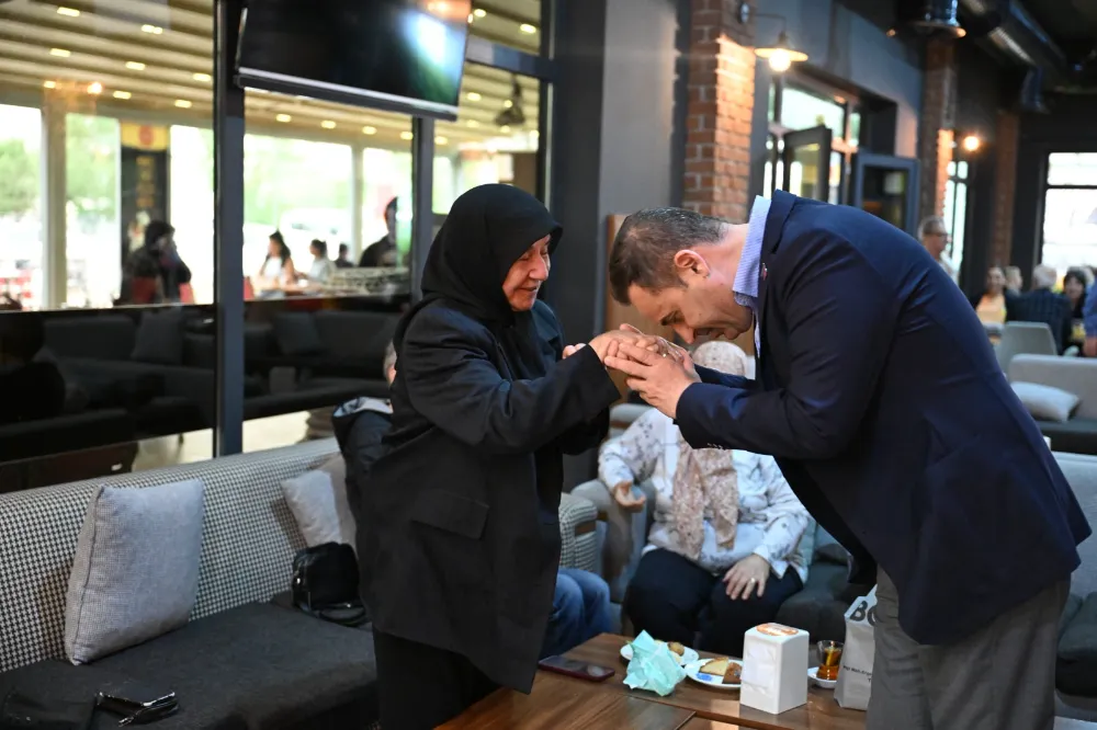 Akın, şehit annelerini yalnız bırakmadı