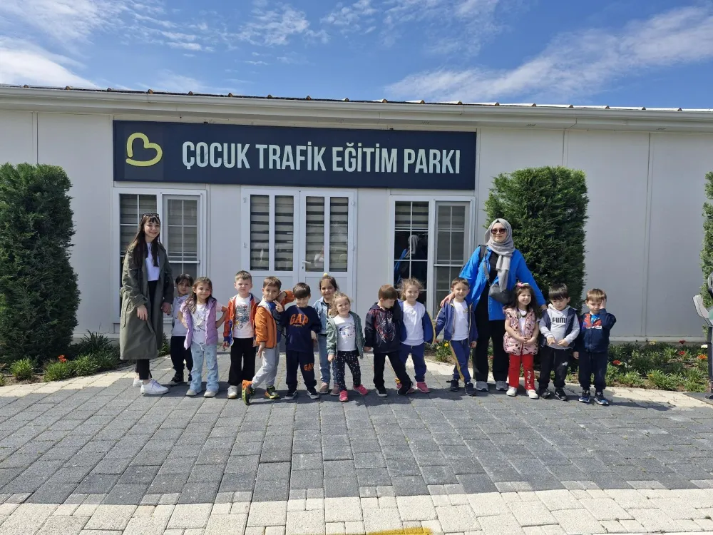 Minik öğrencilere uygulamalı trafik eğitimi