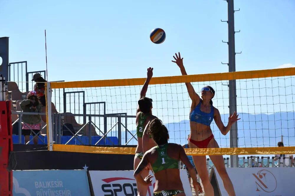 Plaj voleybolunun kalbi Ören’de attı
