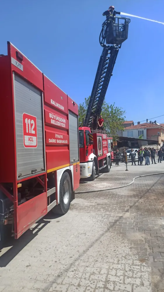 Metruk Binada Çıkan Yangın Korkuttu: Ekipler Müdahale Etti
