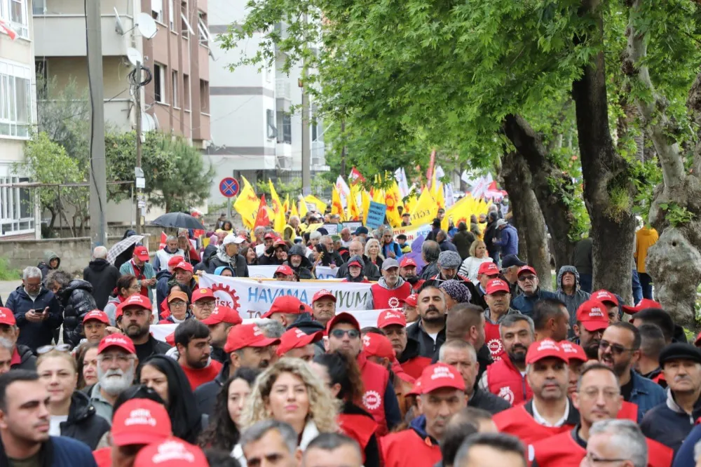 EDREMİT’TE 1 MAYIS KUTLANDI