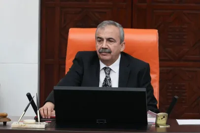 SIRRI SÜREYYA ÖNDER HAYATINI KAYBETTİ