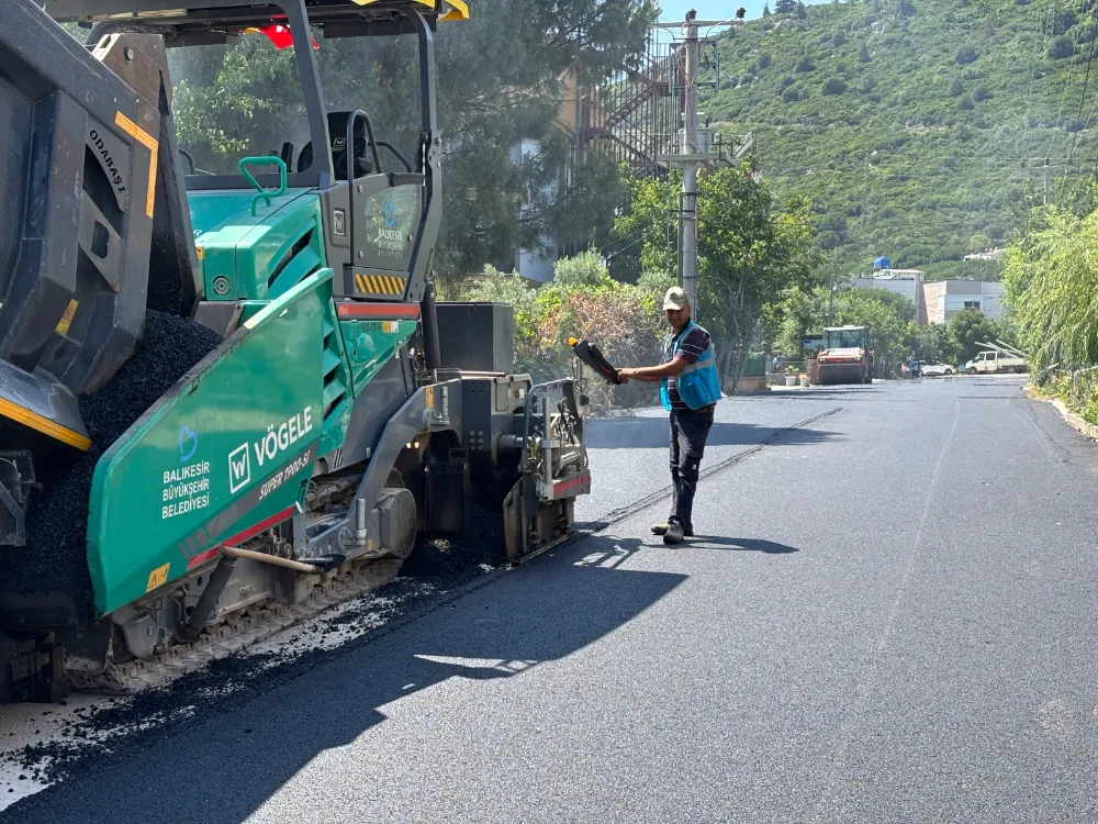 Başkan Akın Erdek’in yollarını yenileniyor, mahalleler asfalta kavuşuyor