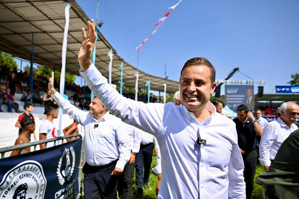 Ahmet Akın’dan Kurtdereli Er Meydanı’na yeni tribün