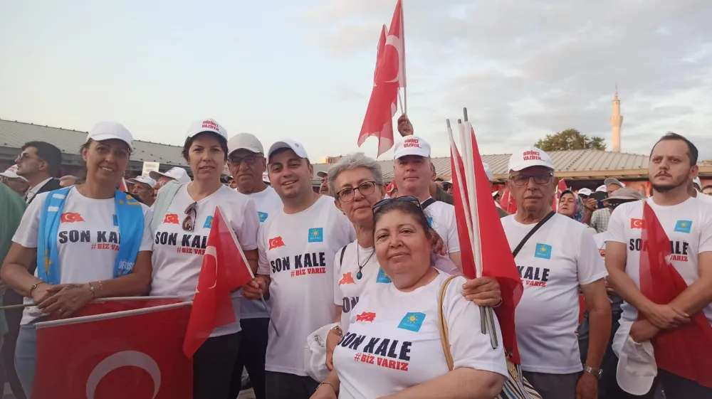 İYİ PARTİ KARESİ İLÇE BAŞKANLIĞINDAN BURSA BİRİNCİ VAZİFEN MİTİNGİNE GÜÇLÜ DESTEK